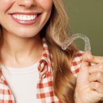 Bruxismul – de ce scrâșnim dinții în somn și ce soluții există?